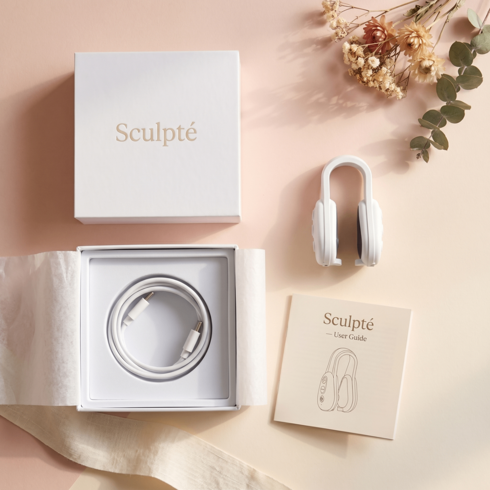 Sculpté packaging set with USB-C charging cable and printed guide